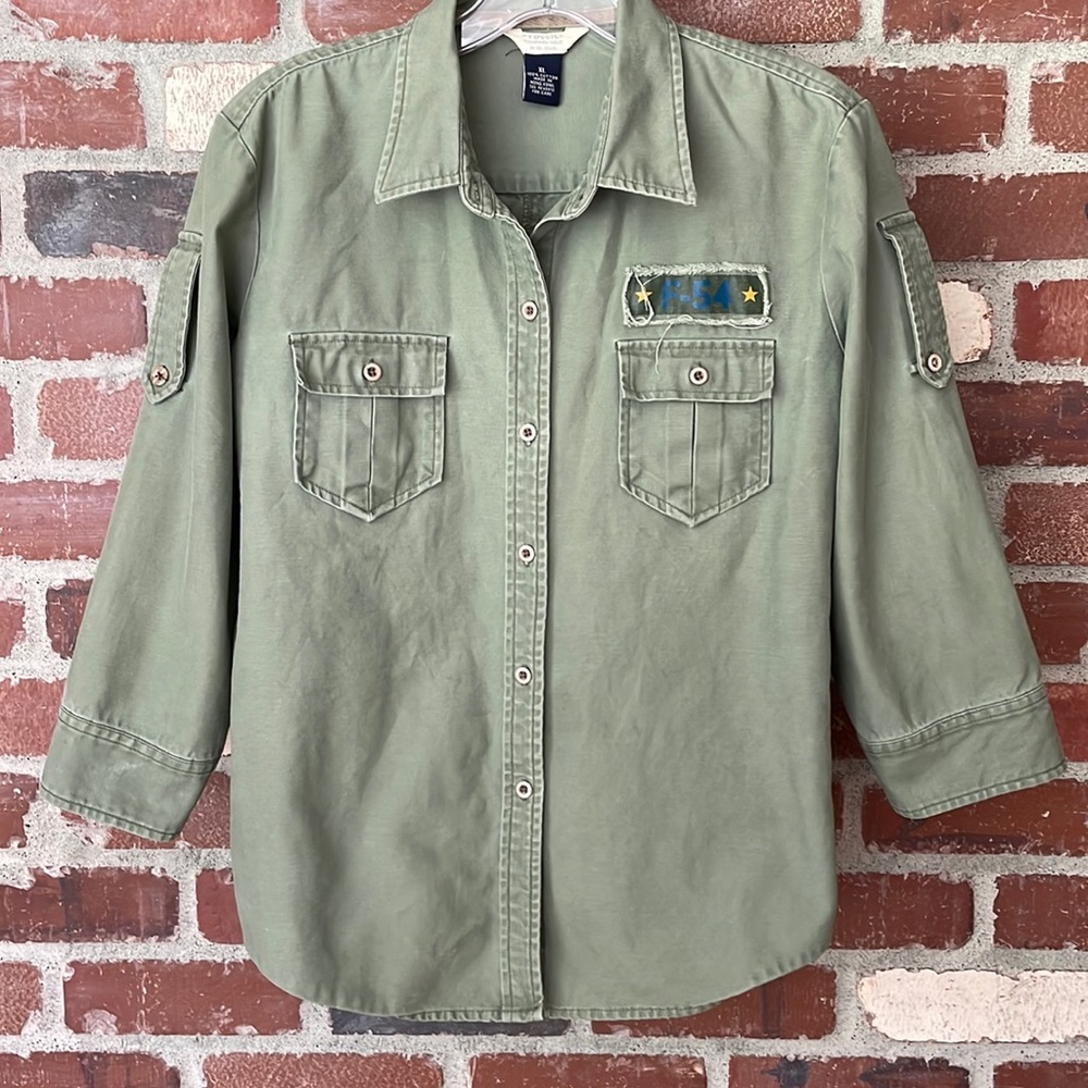 Fossil Standard Issue Button Down Army Green Top - image 1